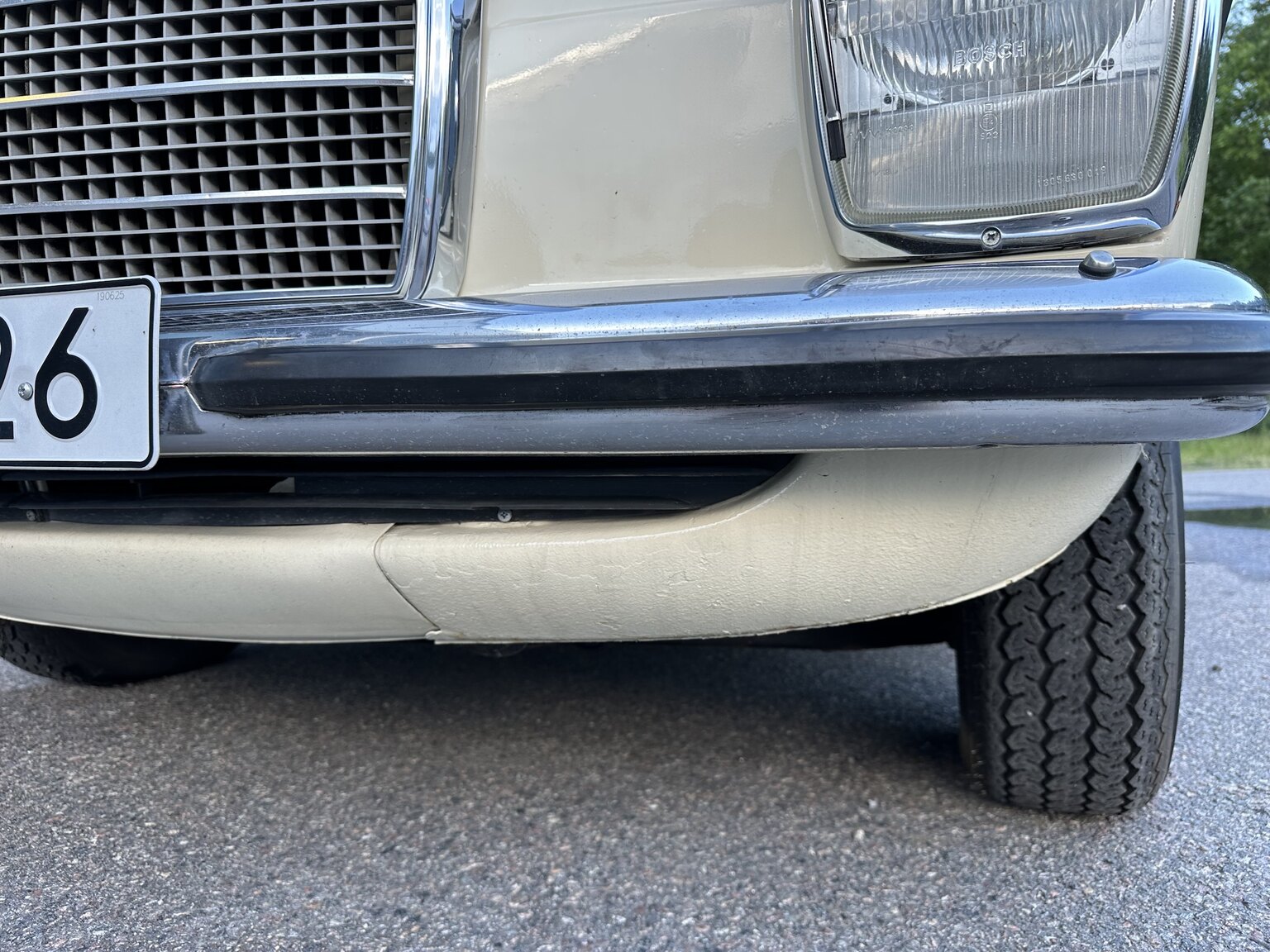 Exteriörbild på 1974 Mercedes Benz 230.6