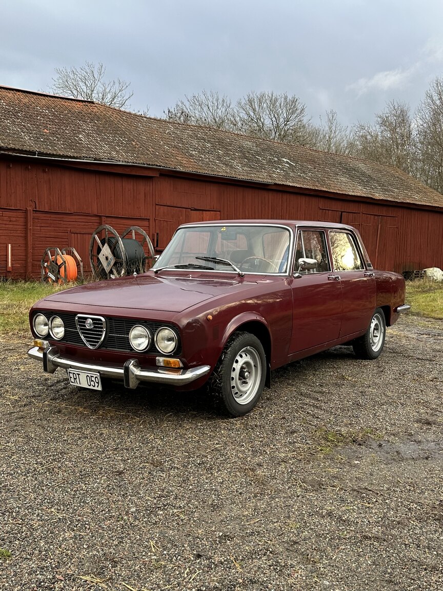 Exteriörbild på 1973 Alfa Romeo Berlina 2000