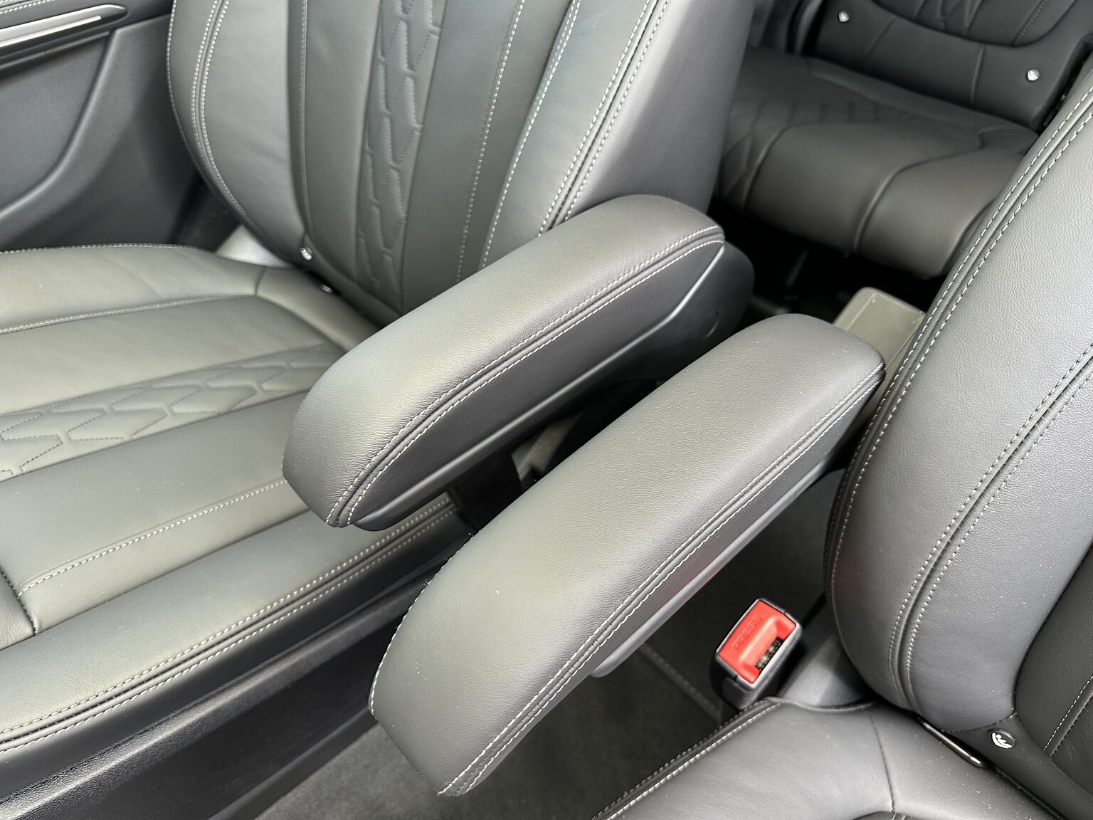 Interior image of 2022 ALPINA XB7