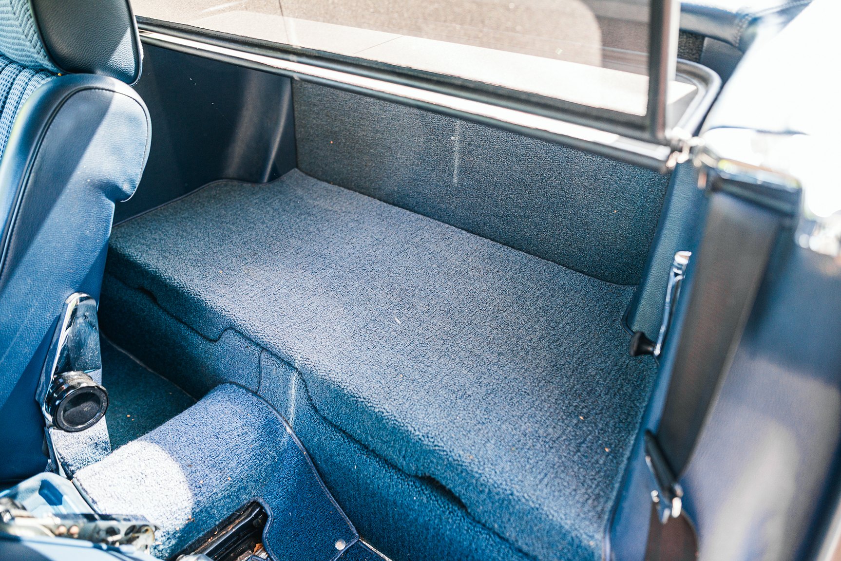 Interior image of 1972 Mercedes-Benz 350 SL
