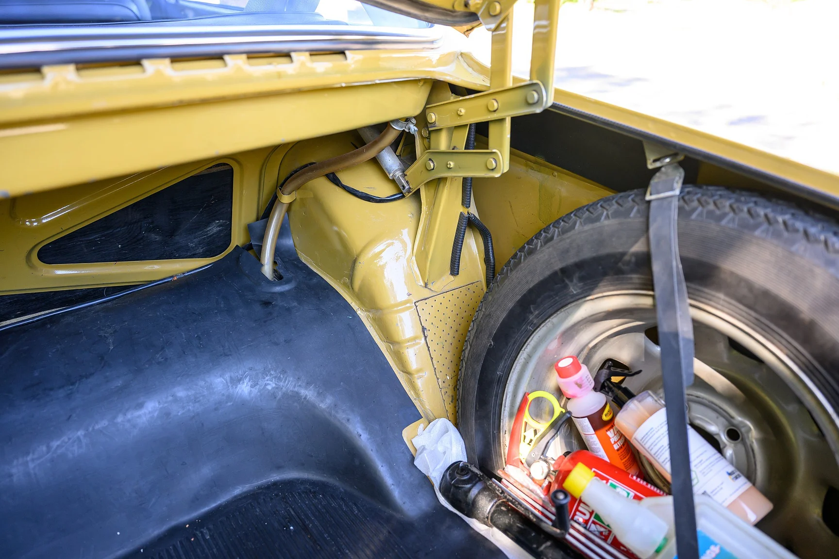 Innenraumfoto von 1971 Volvo 144 2.0 Automatic (80)