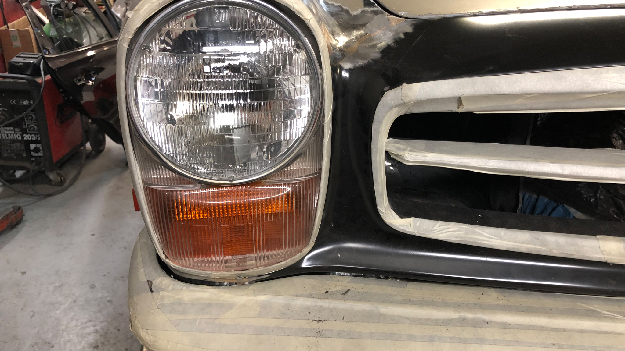 Exterior image of 1970 Mercedes 280 SL Pagoda (101)