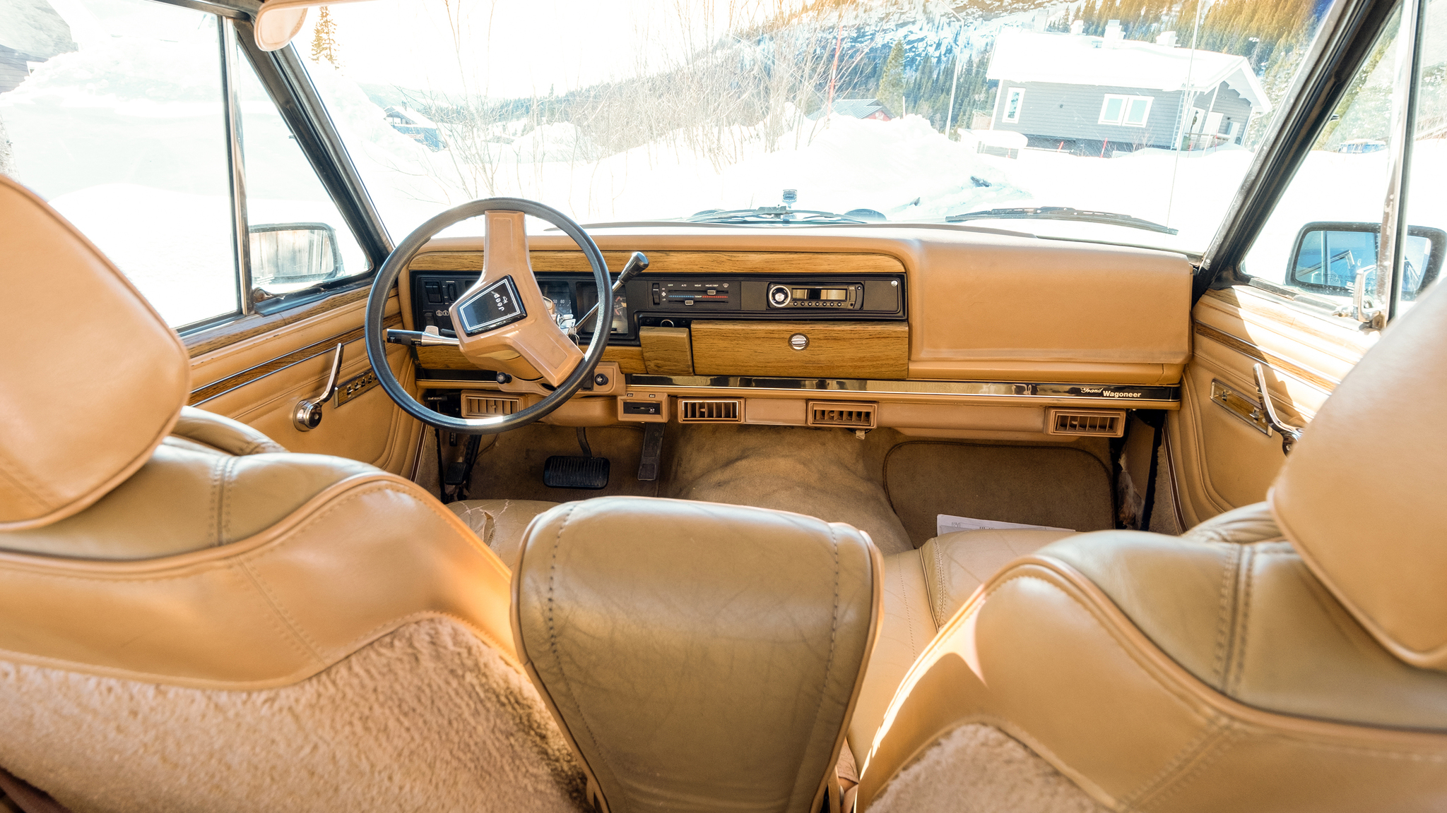 Innenraumfoto von 1988 Jeep Grand Wagoneer 5.9