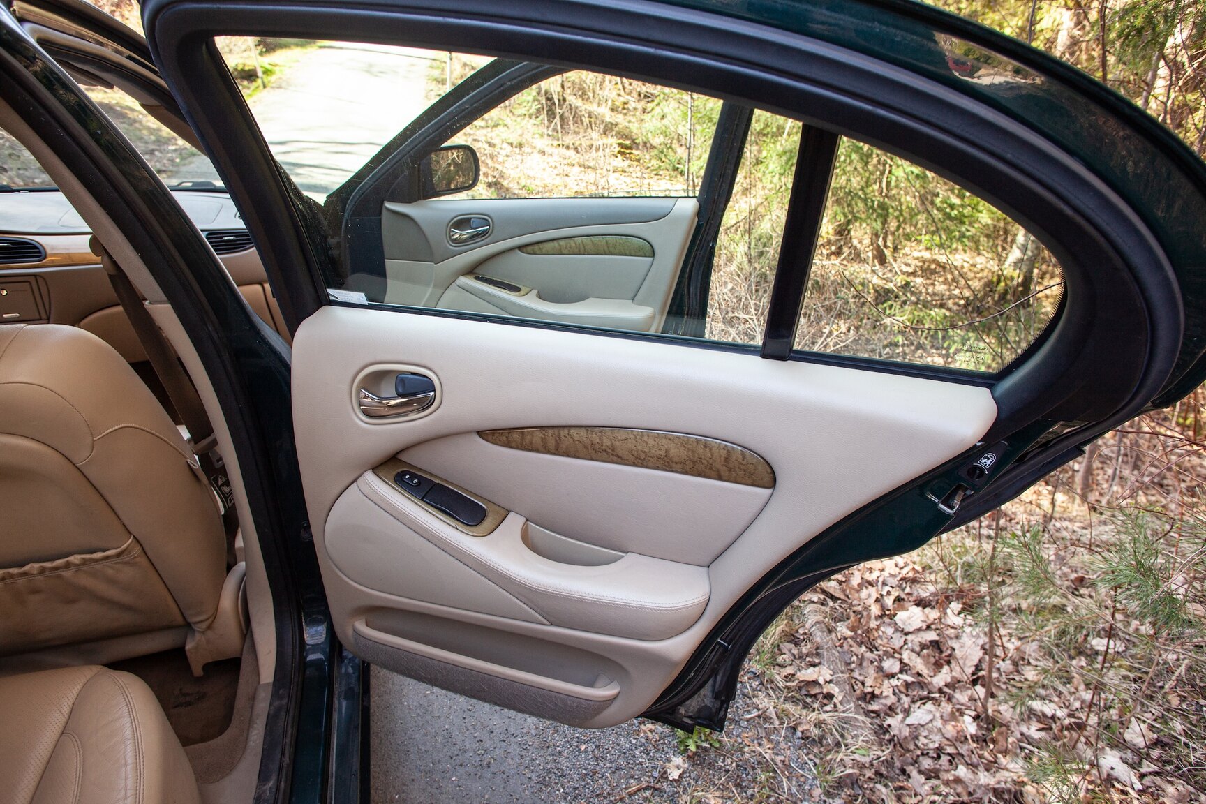 Interior image of 1999 Jaguar S-Type V6