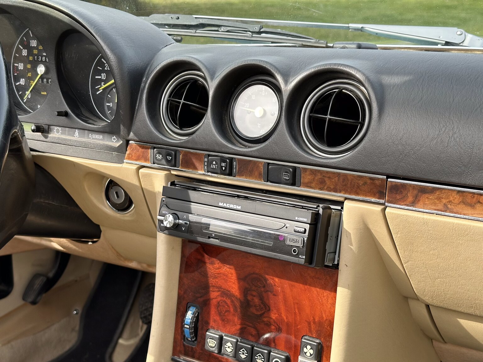 Interiörbild 1985 Mercedes-Benz 380 SL