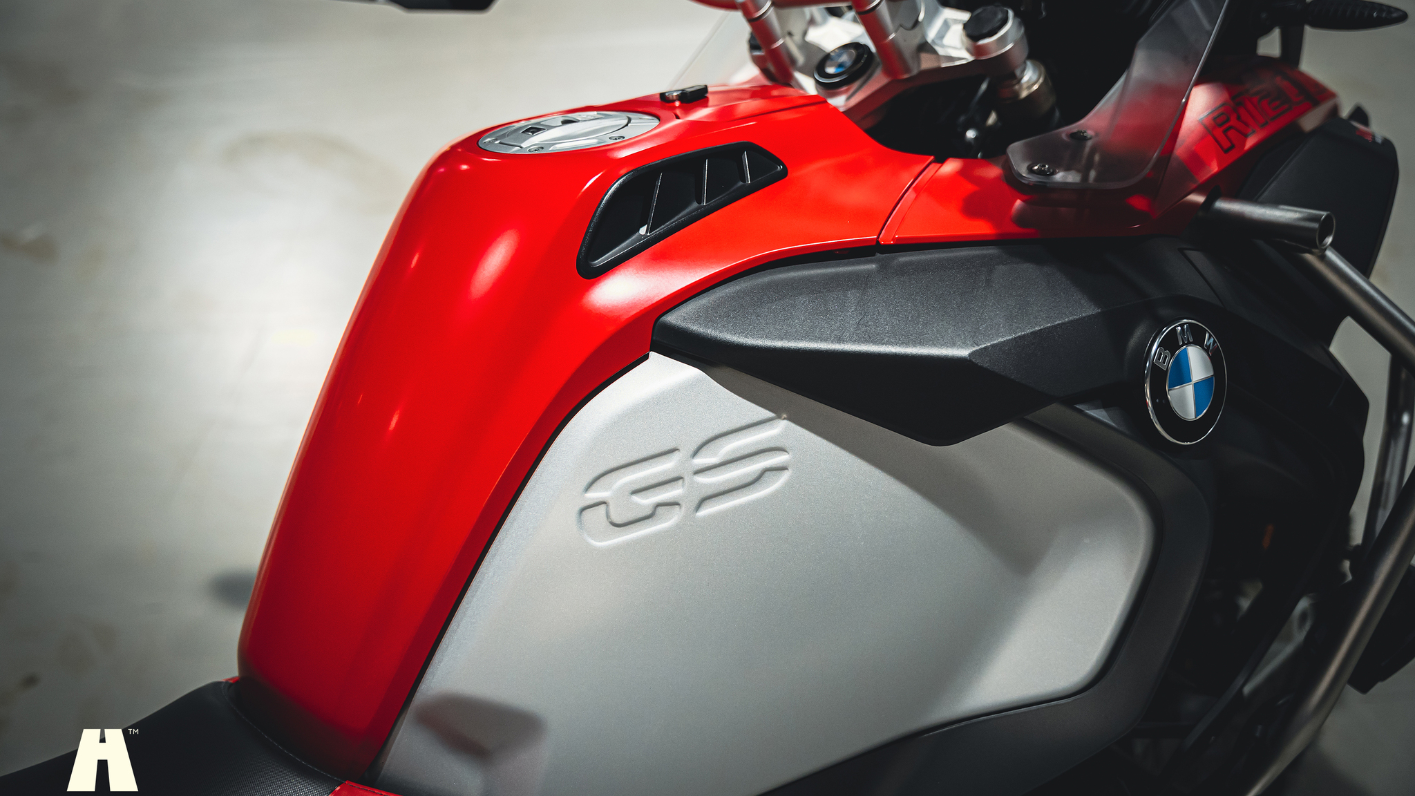 Exterior image of 2017 BMW R 1200 GSA (16)