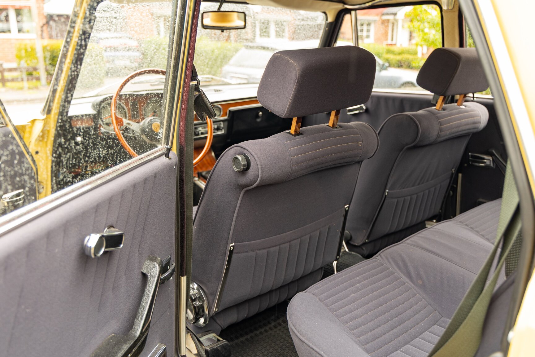 Interior image of 1974 Alfa Romeo Berlina 2000