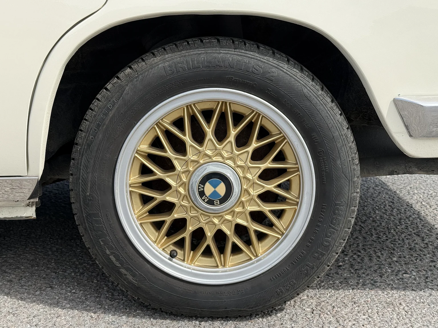 Aussenfoto 1970 BMW New Class 4-dörrars Sedan (14)