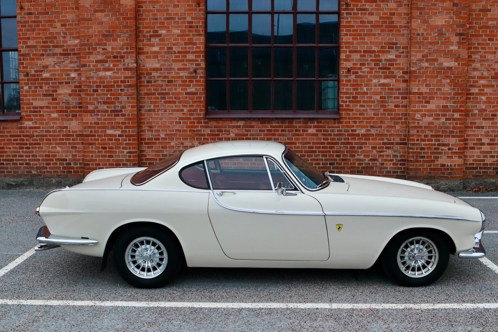 Exterior image of 1964 Volvo P 1800S (5)