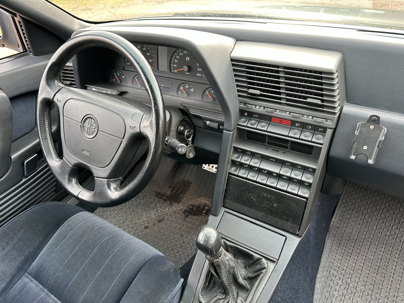 Interior image of 1994 Alfa Romeo 164
