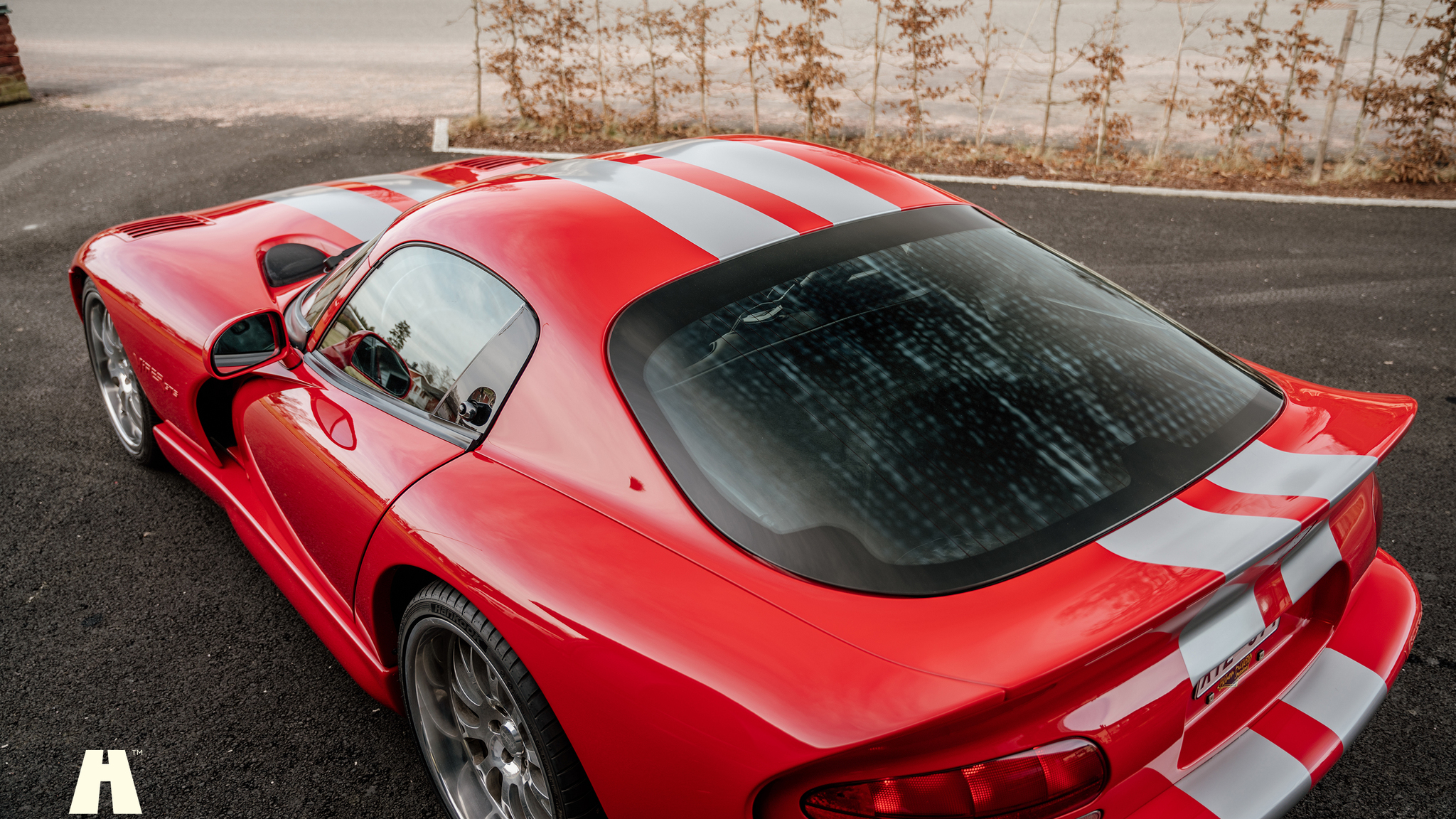 Exterior image of 1997 Dodge Viper GTS