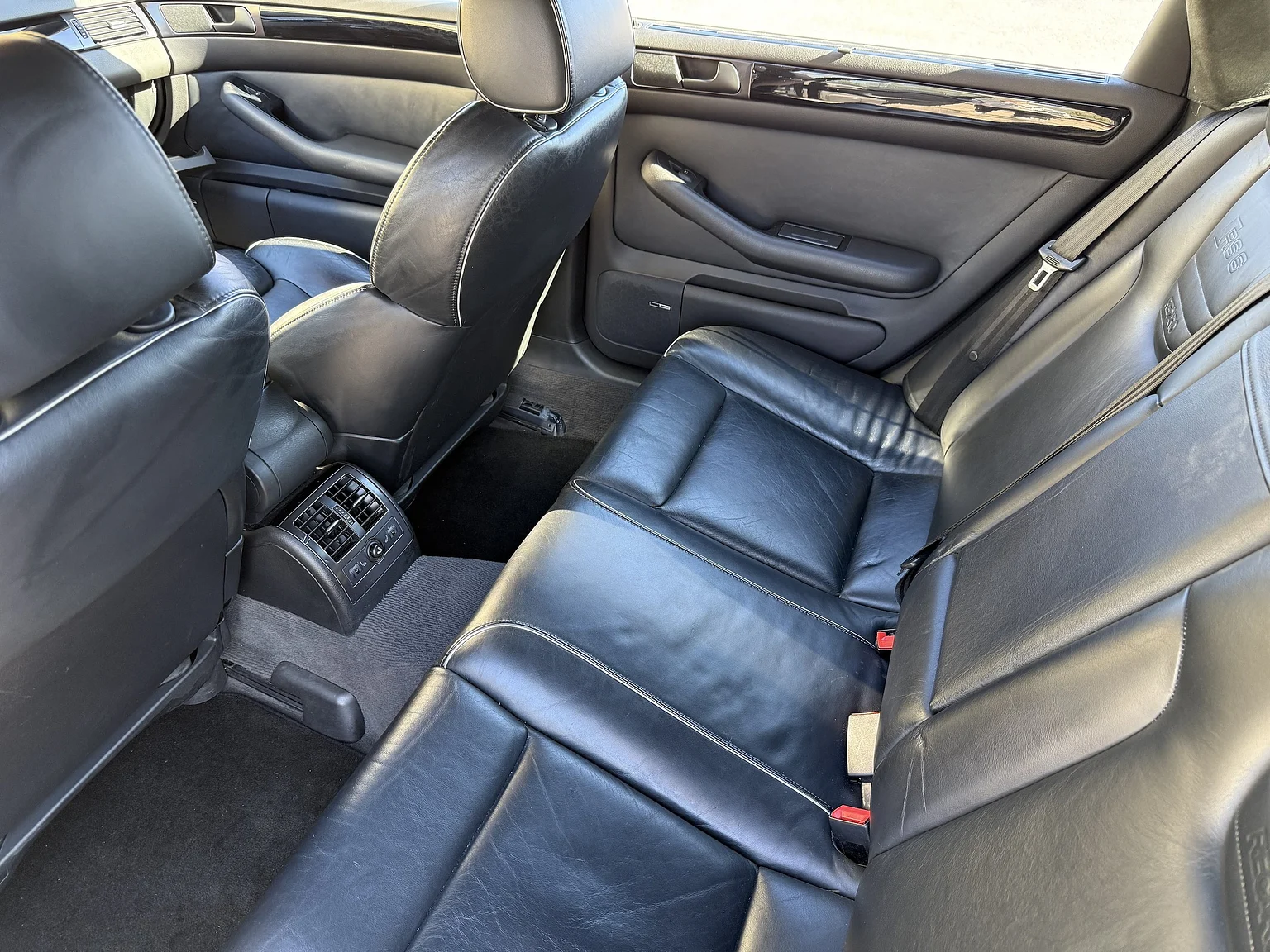 Interiörbild 2002 Audi RS 6 Avant (82)