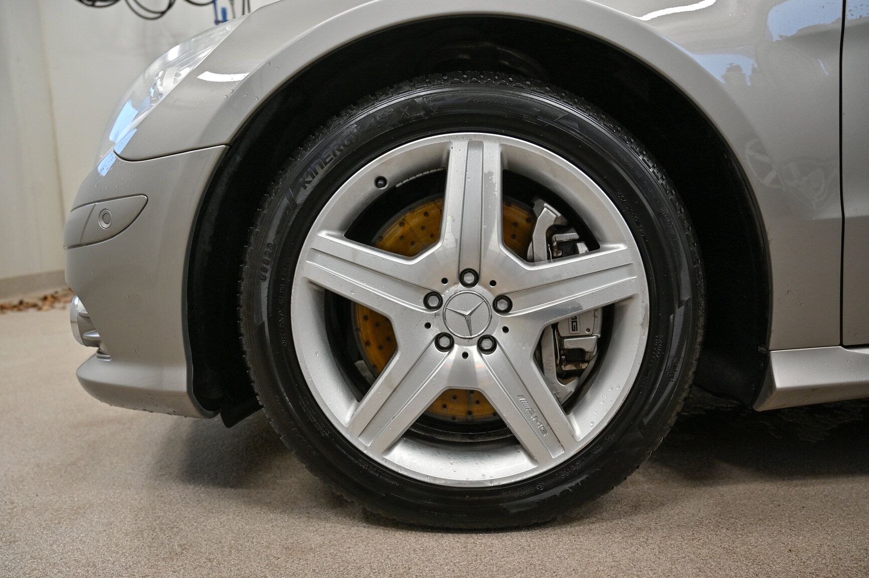 Exteriörbild på 2006 Mercedes-Benz R 63 AMG