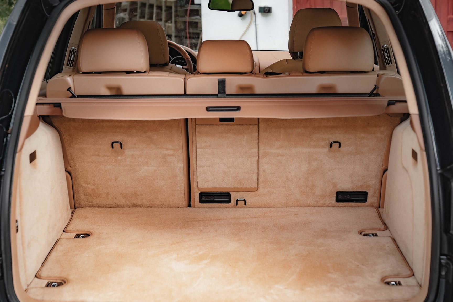 Interior image of 2005 Porsche Cayenne Turbo WLS