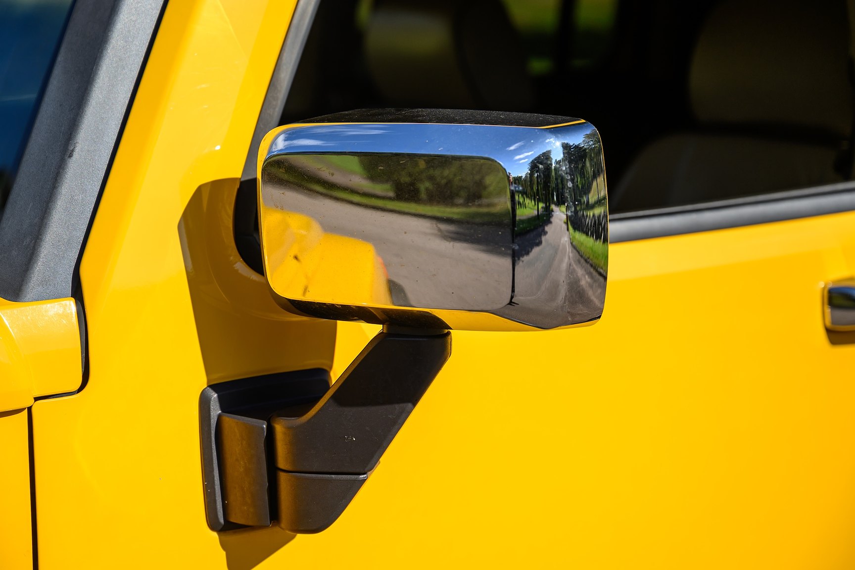 Exterior image of 2006 Hummer H3