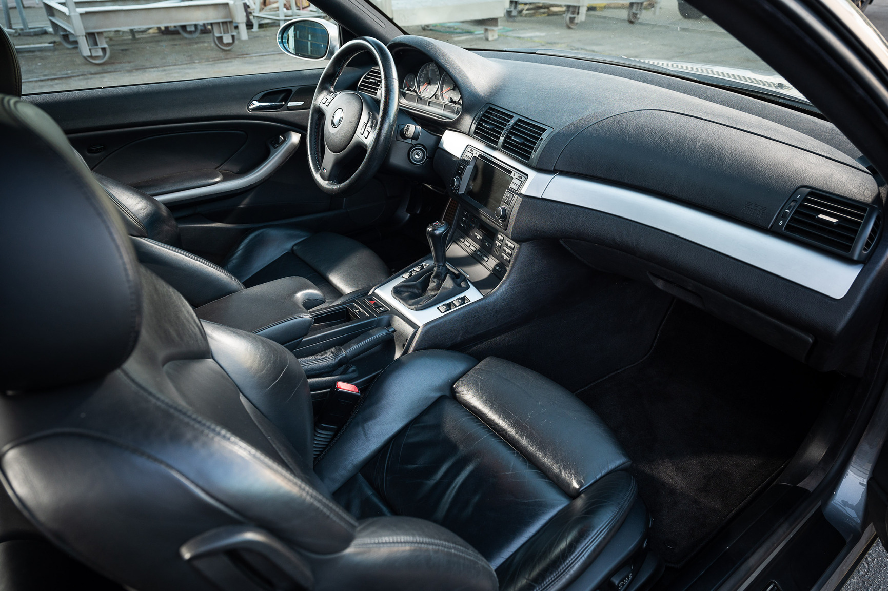 Interiörbild 2005 BMW M3 E46 manuell