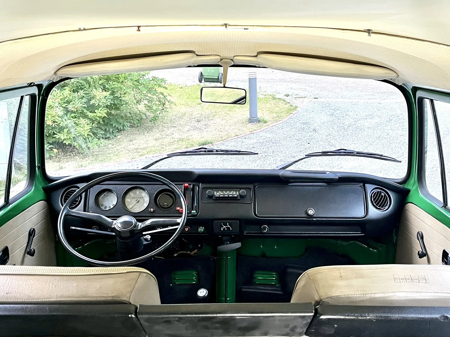 Interior image of 1974 Volkswagen Transporter T2 (12)