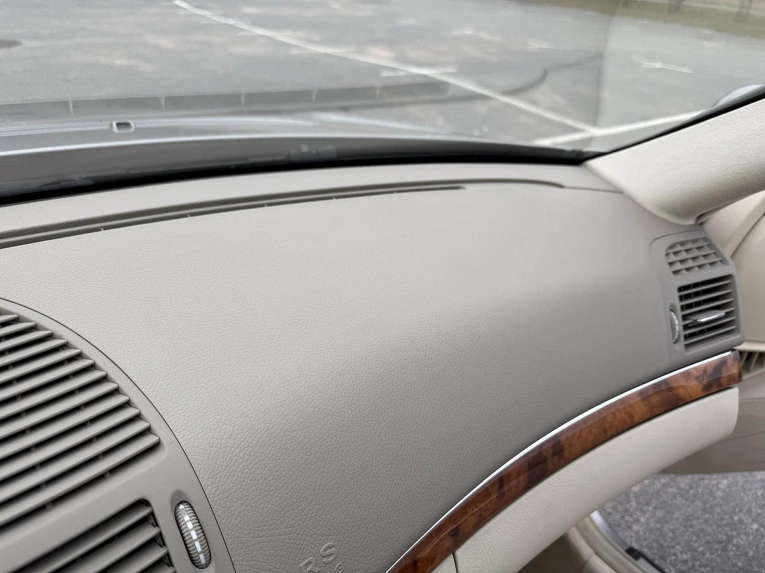 Interior image of 2004 Mercedes-Benz E 500 7G-Tronic (8)