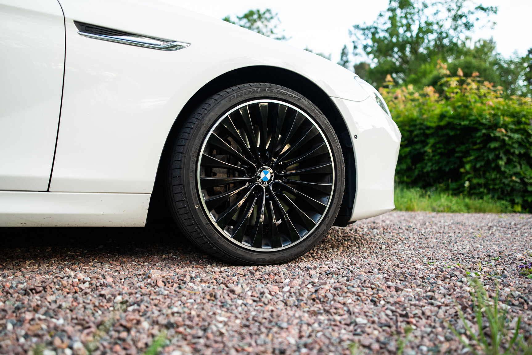 Exteriörbild på 2011 BMW 650i Cabriolet