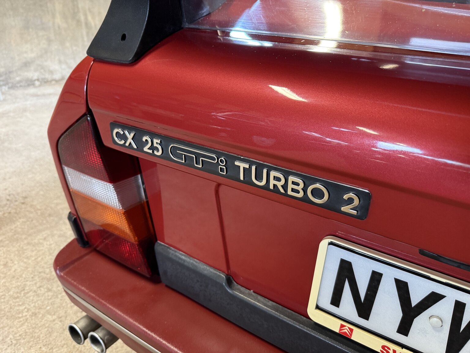 Exterior image of 1988 Citroën CX 25 2.5 GTi Turbo II