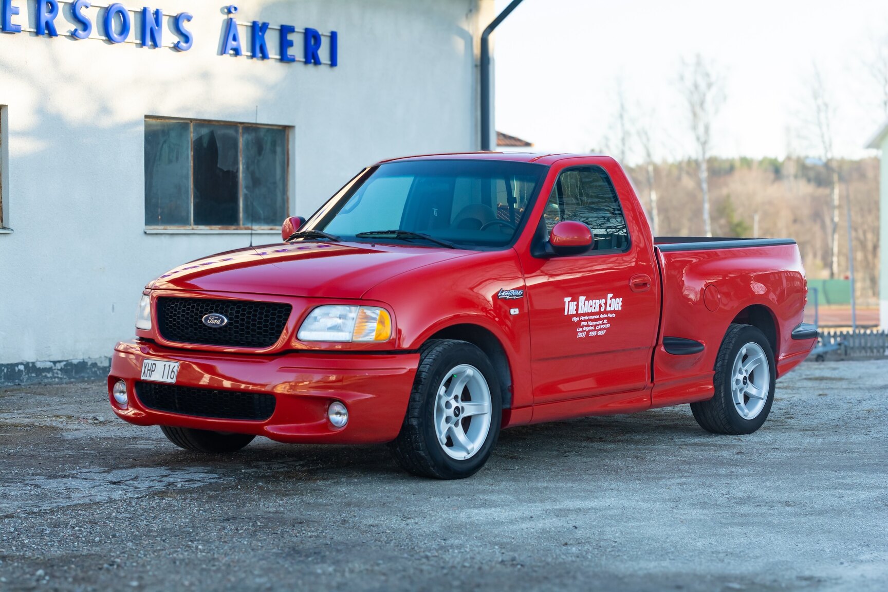 Exterior image of 2000 FORD F-150 SVT Lightning