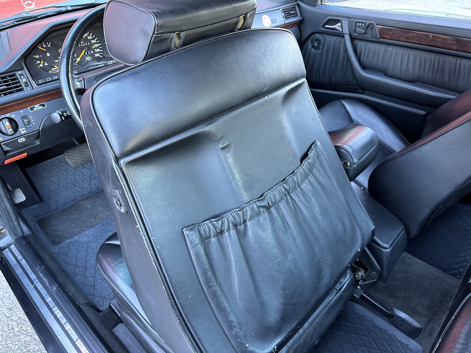 Interiörbild 1990 Mercedes-Benz 300 CE 24V