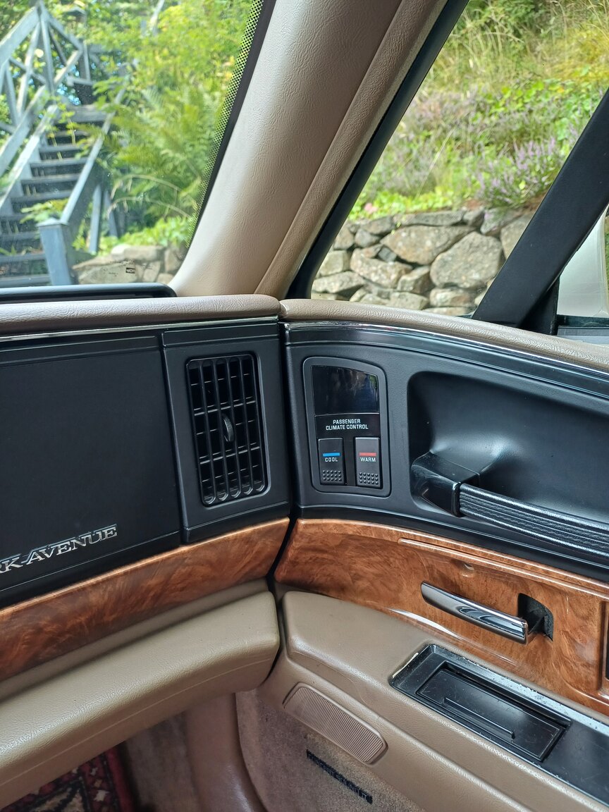 Innenraumfoto von 1992 Buick Park Avenue