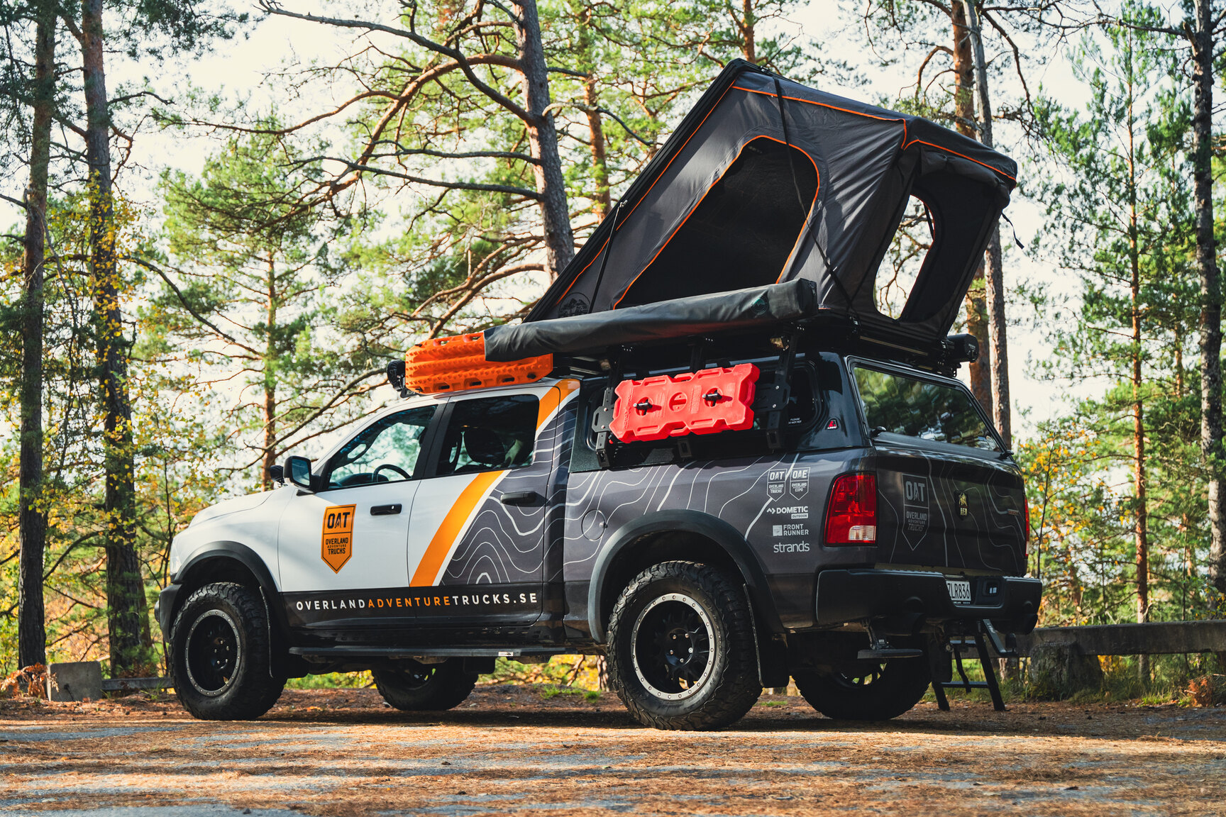 Exteriörbild på 2017 Dodge Ram 1500 AEV (13)