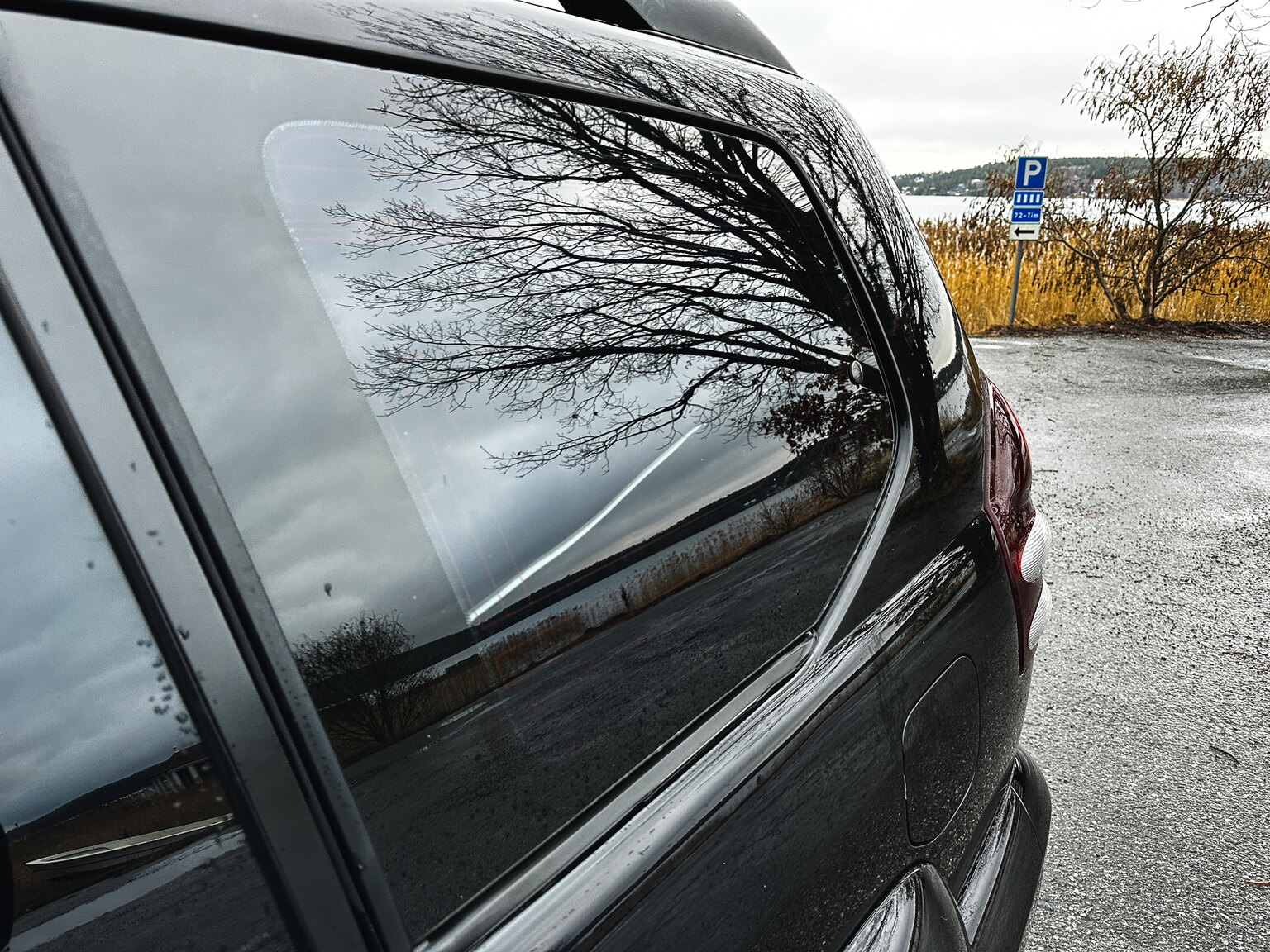 Exterior image of 2004 Toyota Land Cruiser