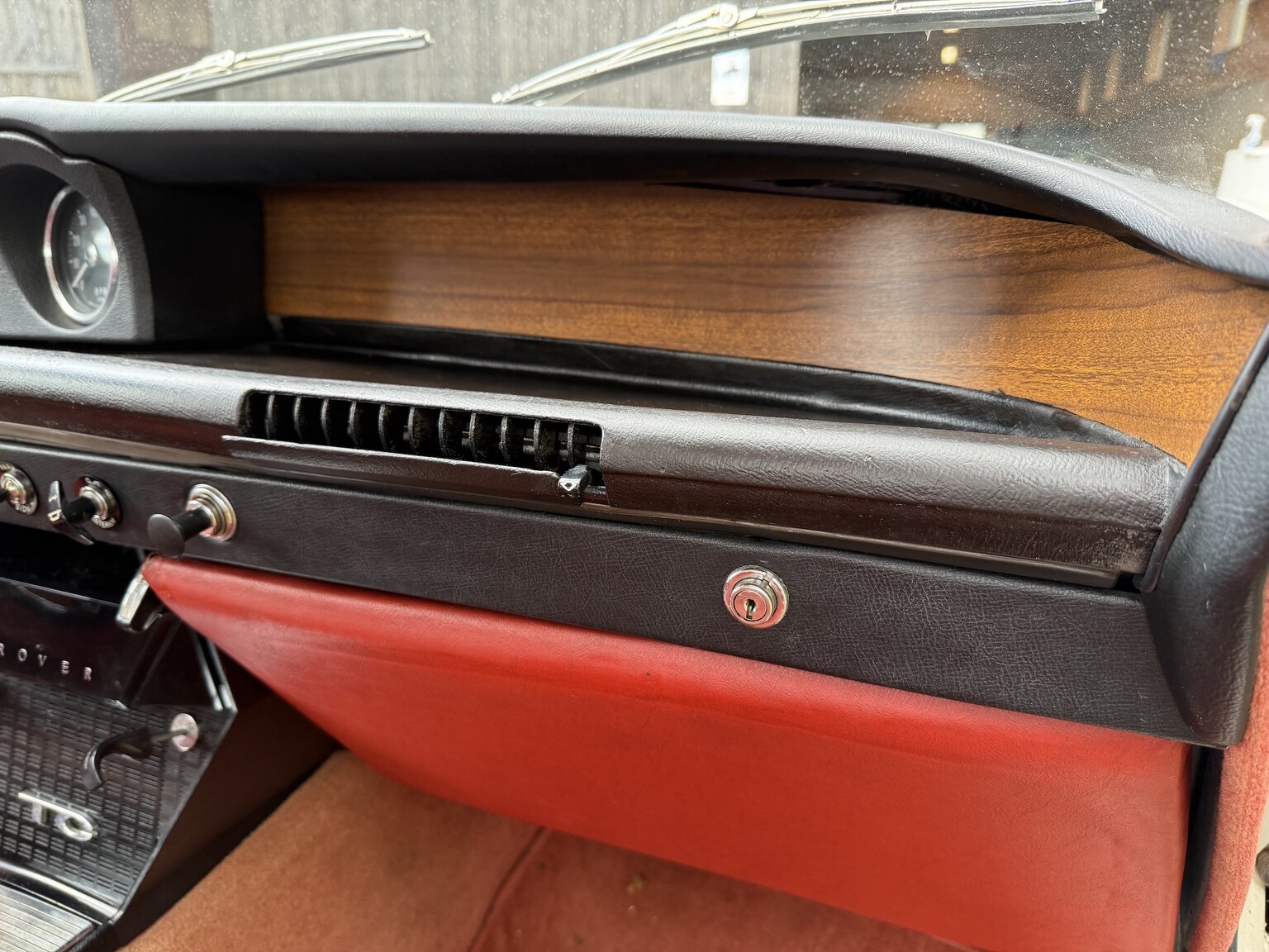 Interior image of 1967 Rover 2000 TC 2.0 OHC