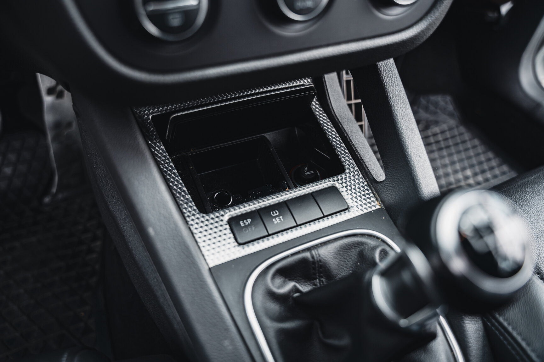 Innenraumfoto von 2007 Volkswagen Golf R32 (33)