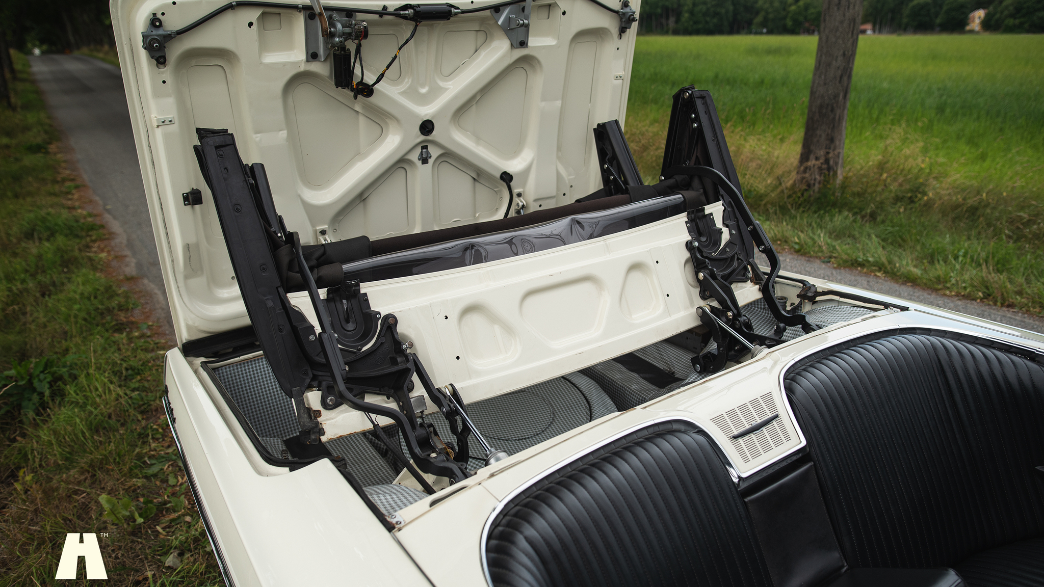 Image of 1965 Ford Thunderbird (61) mechanics