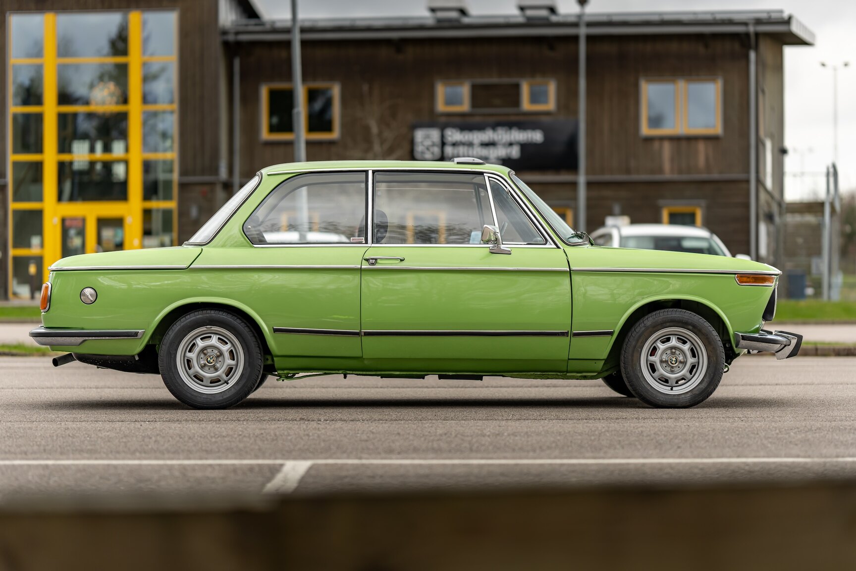Exterior image of 1975 BMW 2002