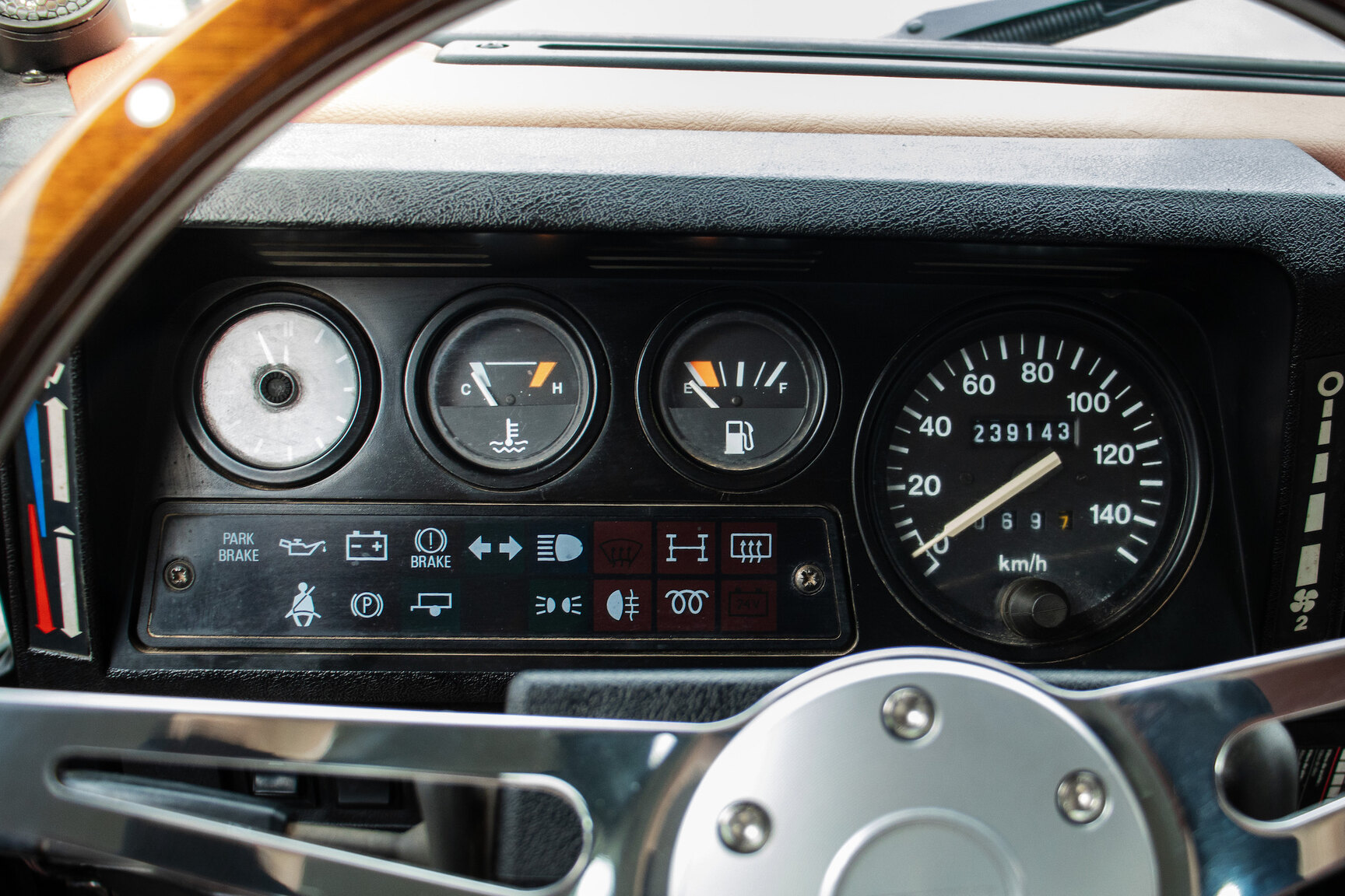 Innenraumfoto von 1996 Land Rover Defender 90 300TDi (20)