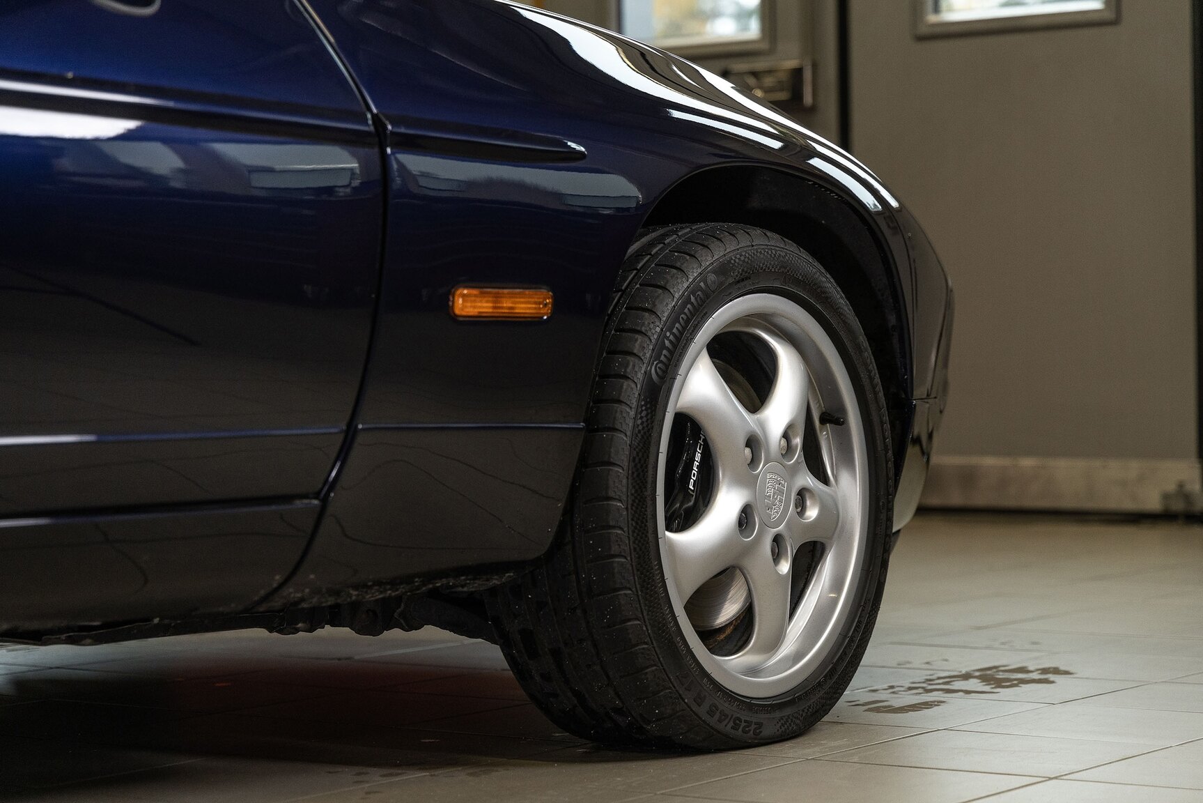 Exterior image of 1993 Porsche 928 GTS