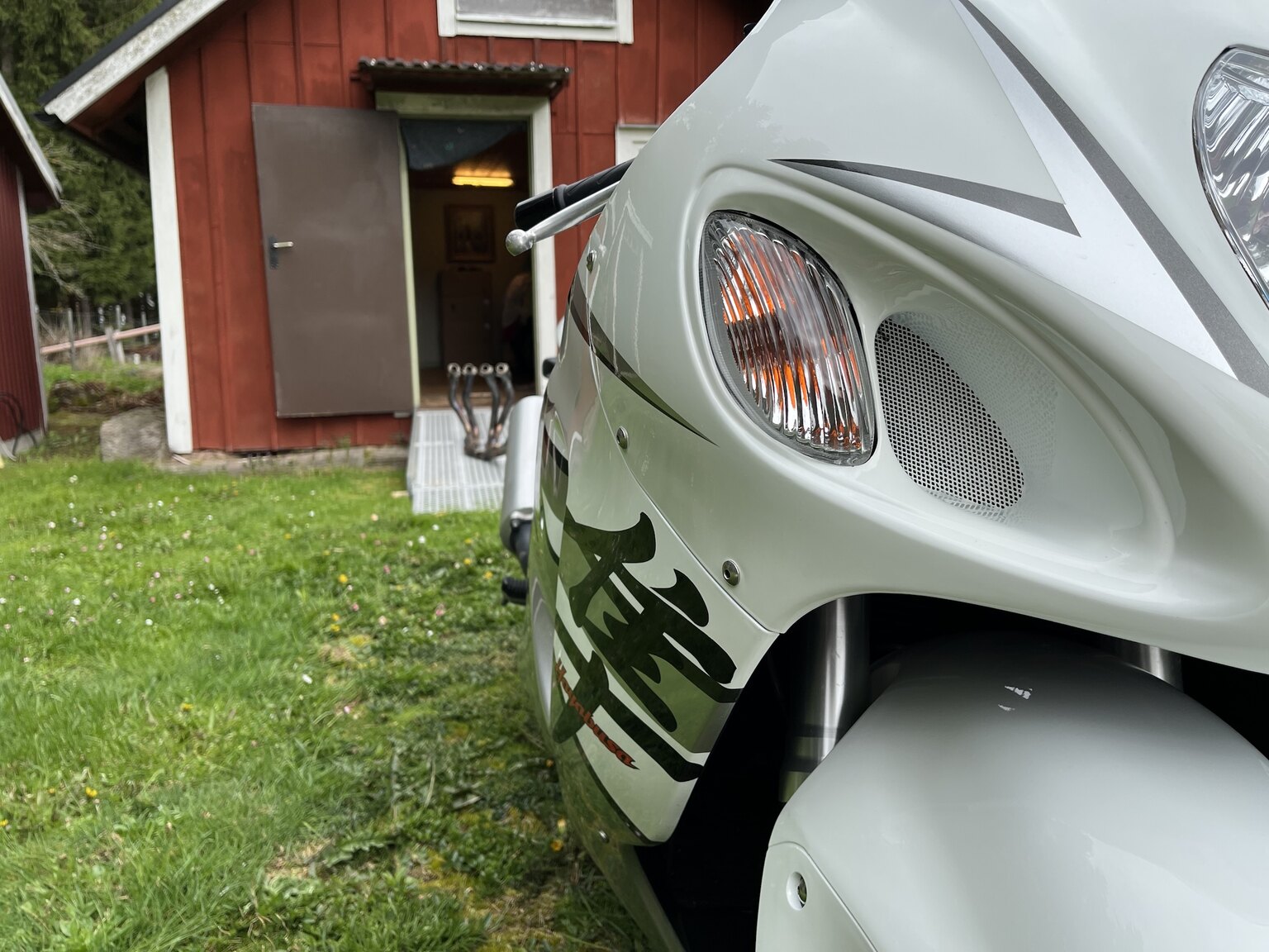 Exteriörbild på 1999 Suzuki GSX1300R Hayabusa