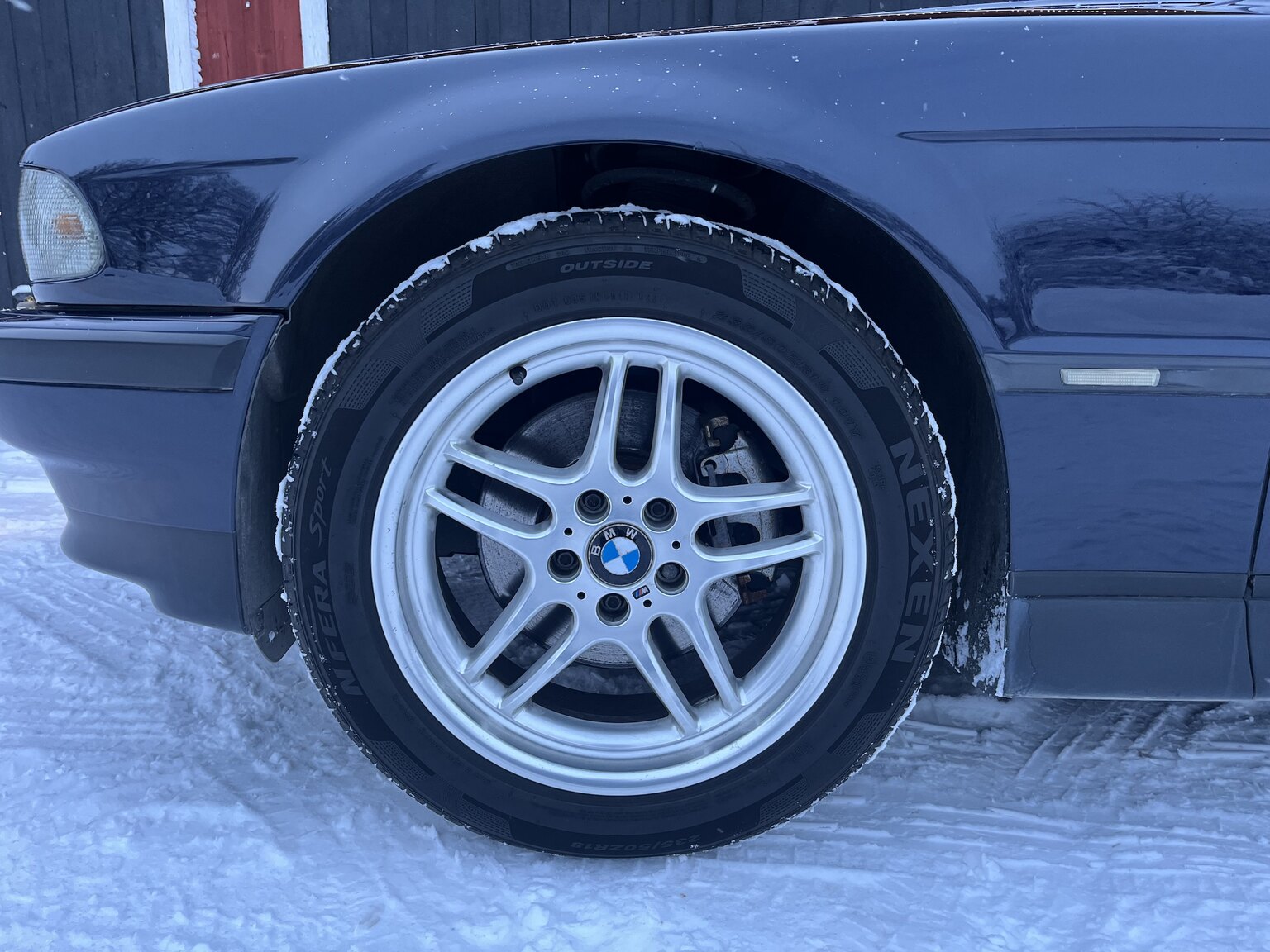 Exteriörbild på 1996 BMW 750IA