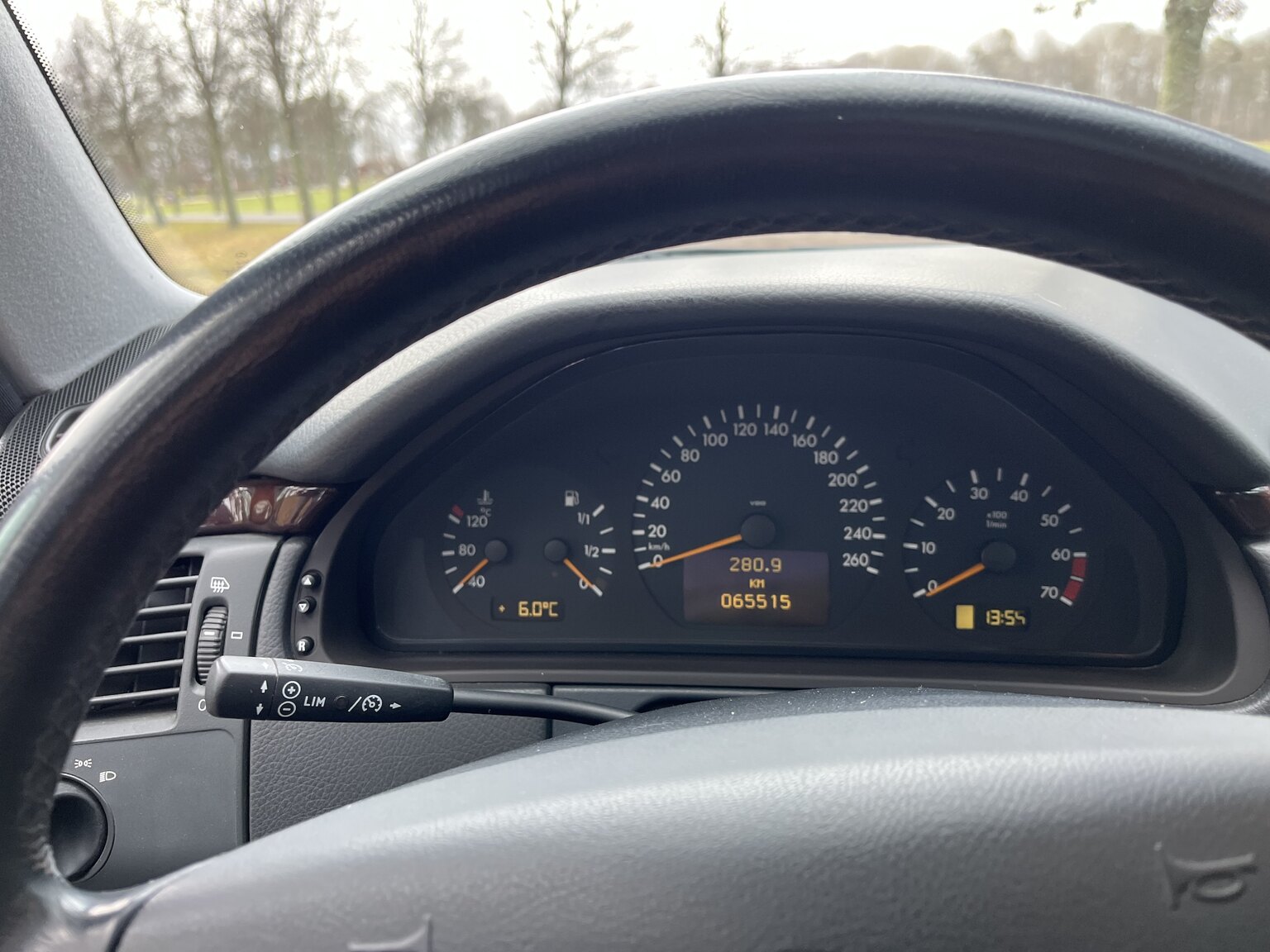 Innenraumfoto von 1999 Mercedes-Benz E320 T Automat