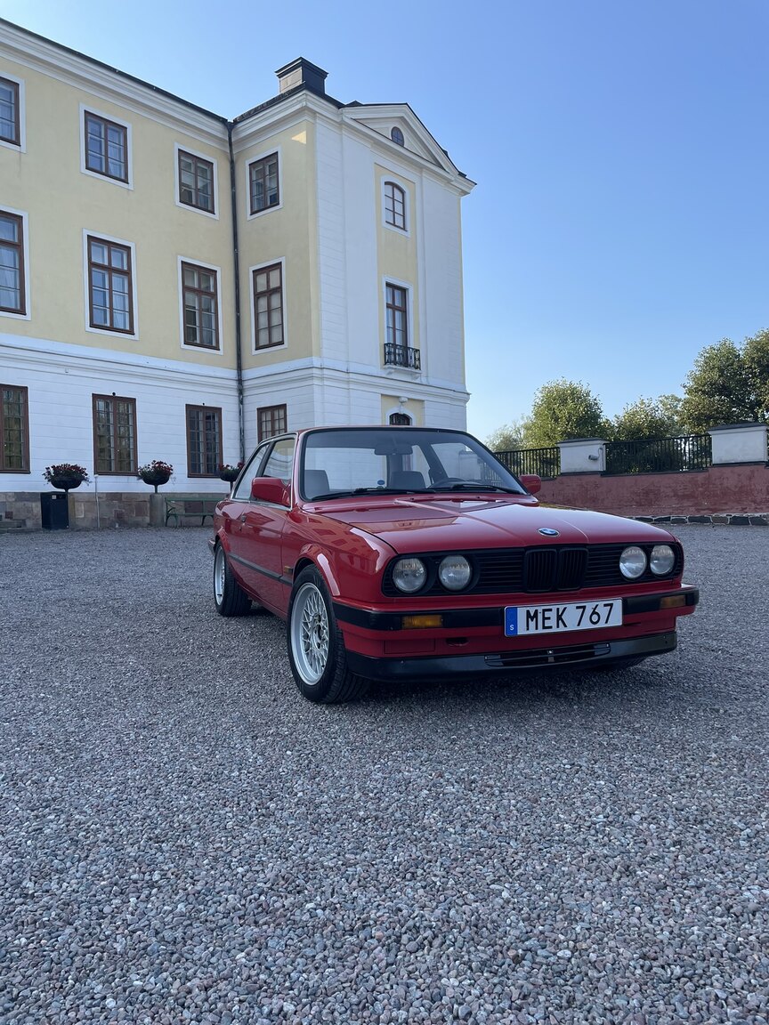 Exteriörbild på 1987 BMW 320i