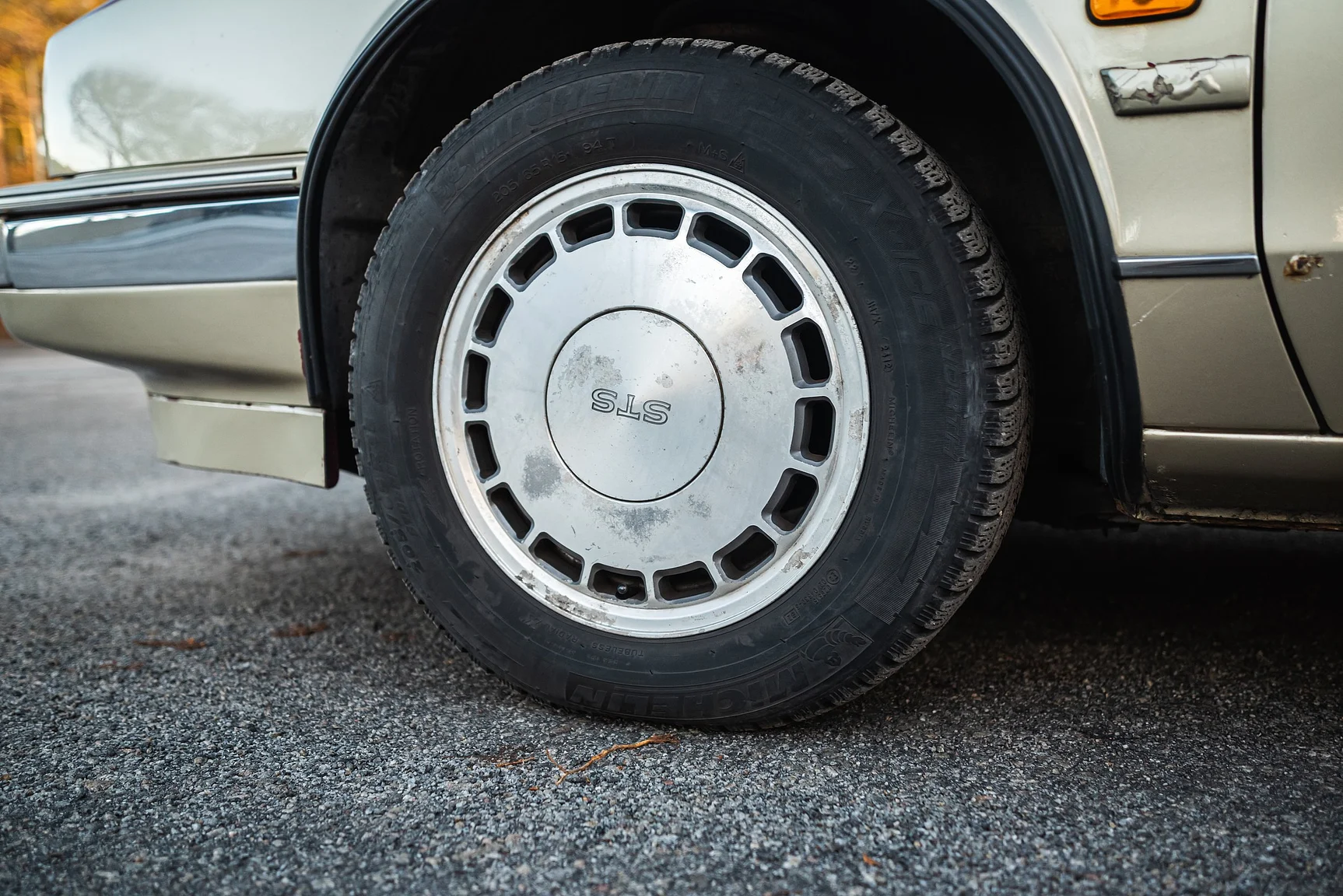 Exterior image of 1989 Cadillac Seville (48)