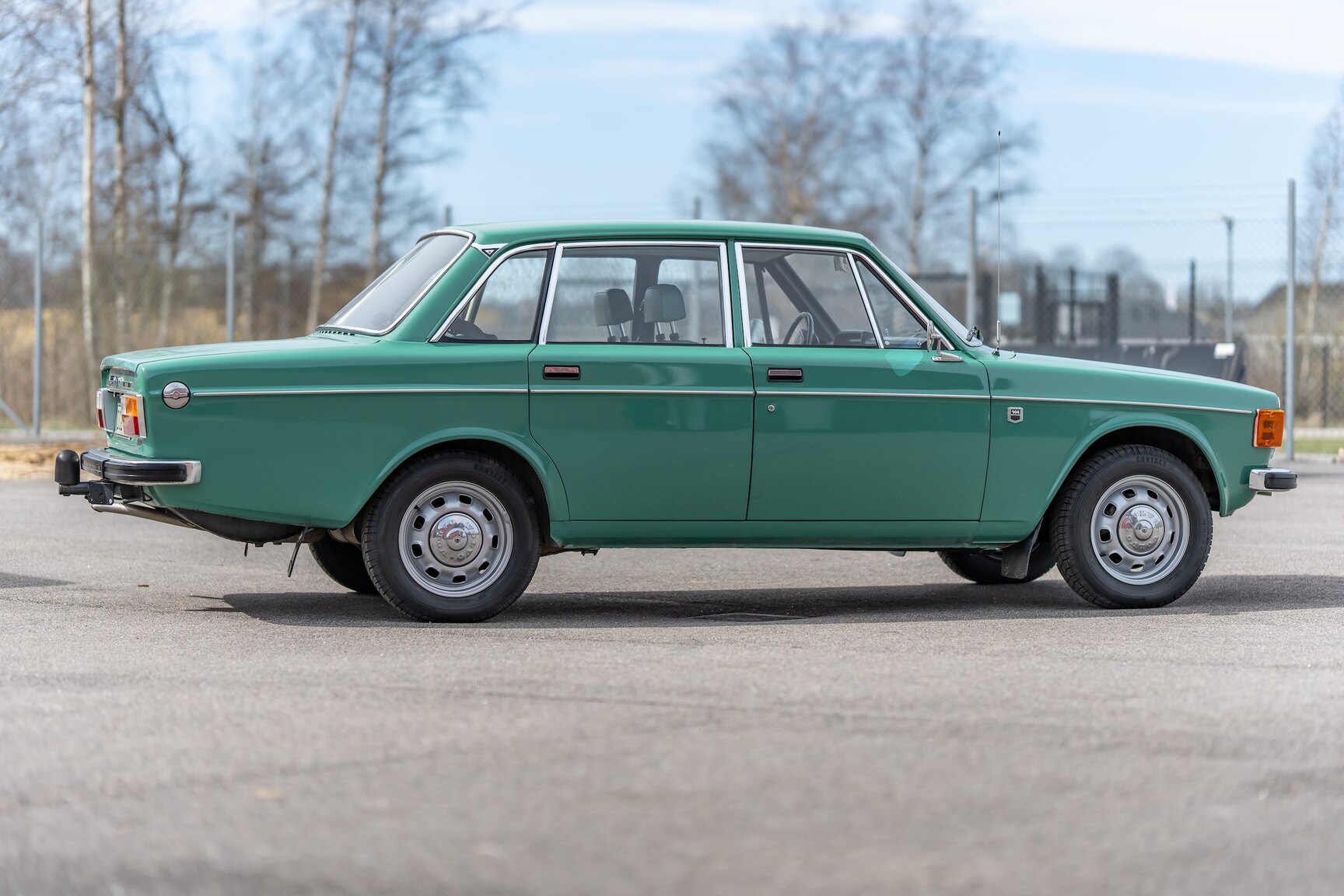 Exterior image of 1973 Volvo 144 (4)