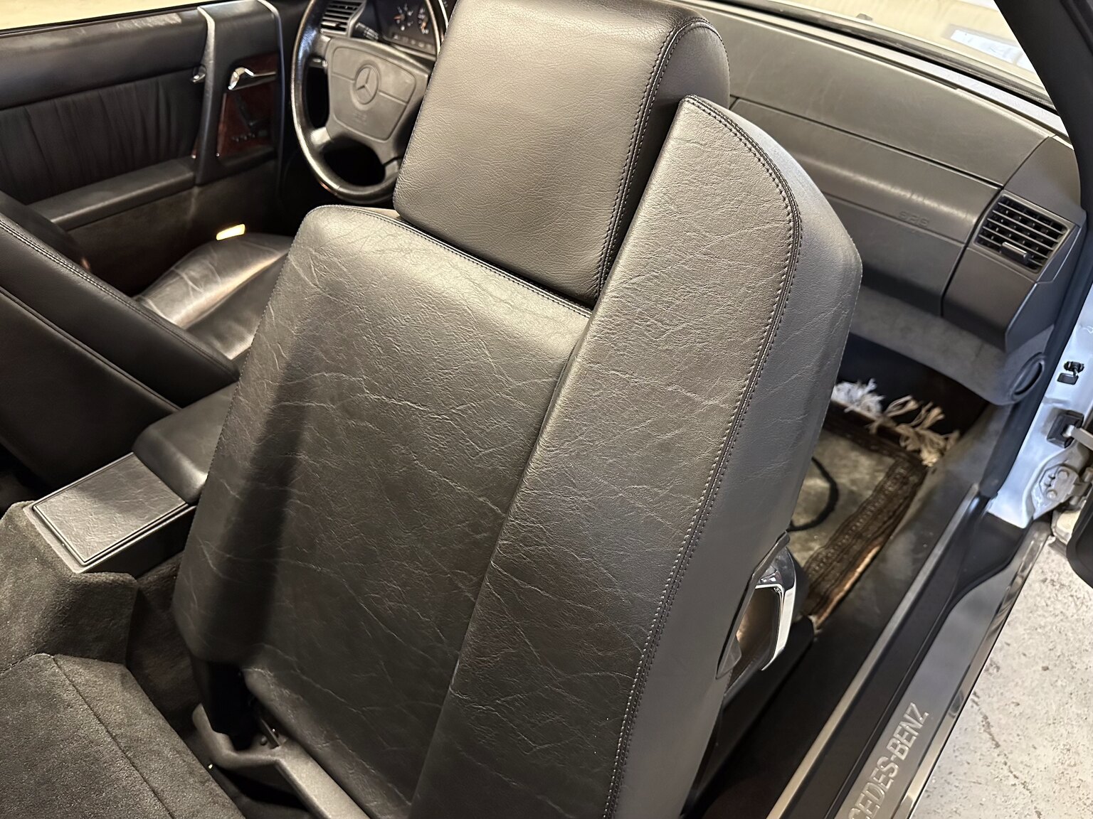 Interiörbild 1993 Mercedes-Benz SL 320