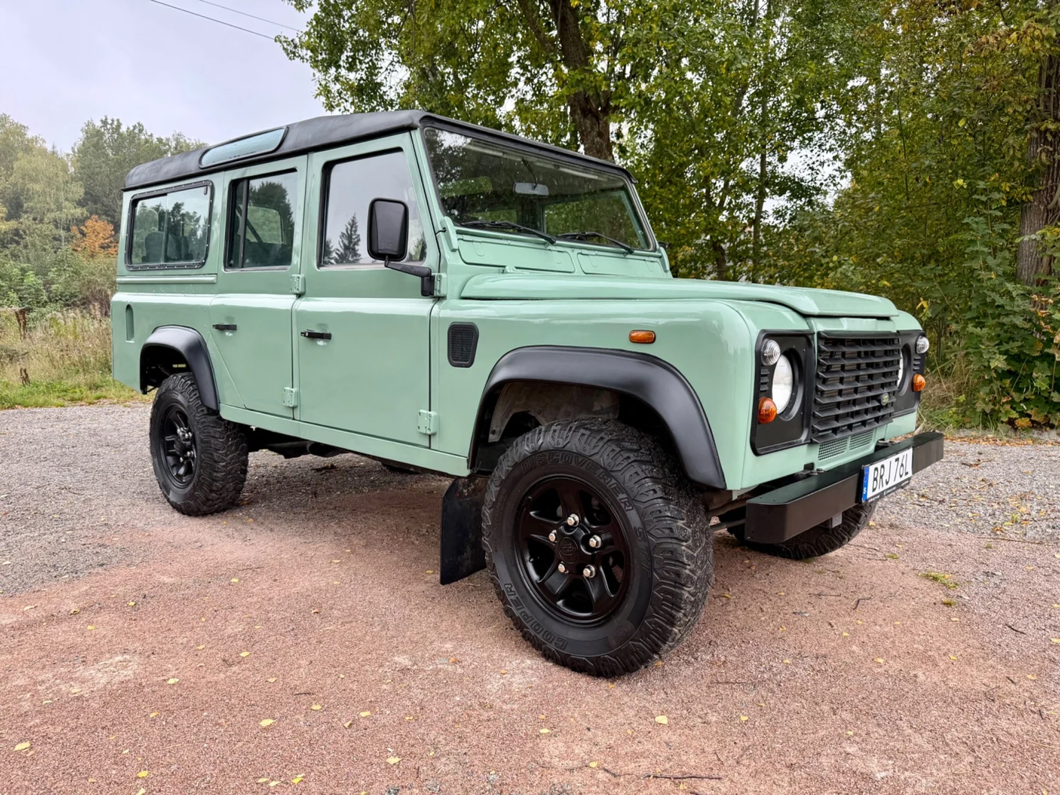 Exteriörbild på 2001 Land Rover Defender 110 (1)