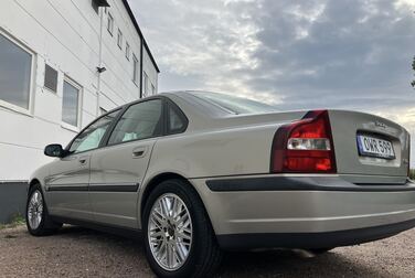 Exterior image of 1999 Volvo S80