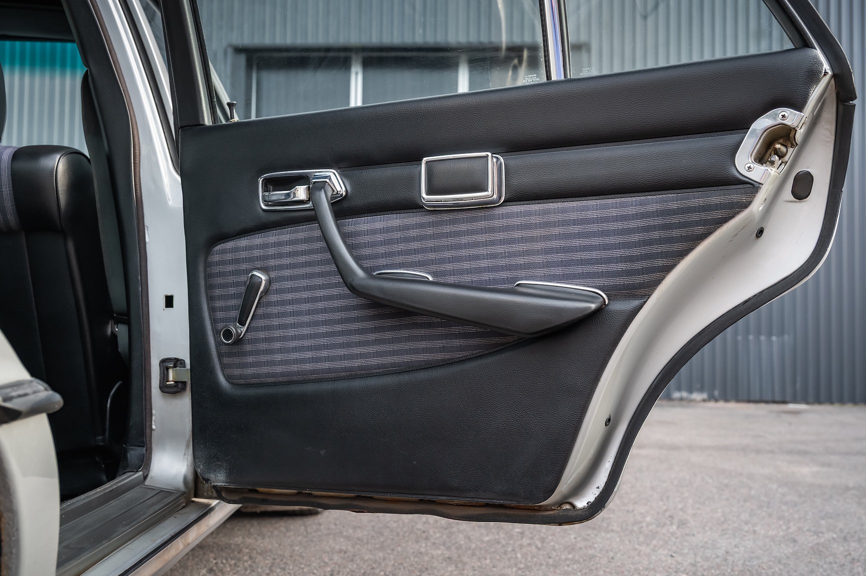 Interior image of 1975 Mercedes-Benz 280 SE 