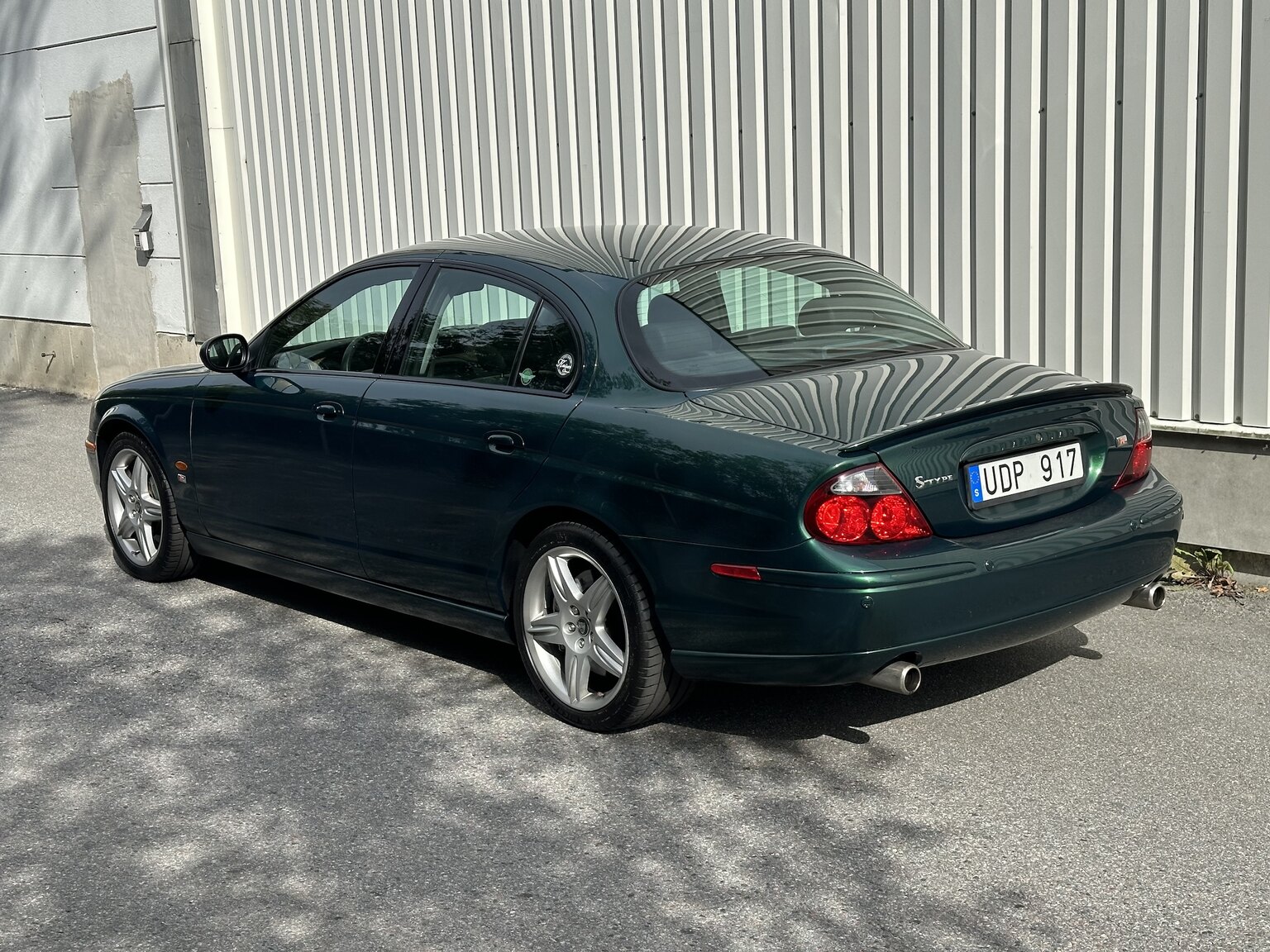 Exteriörbild på 2003 Jaguar S-Type R