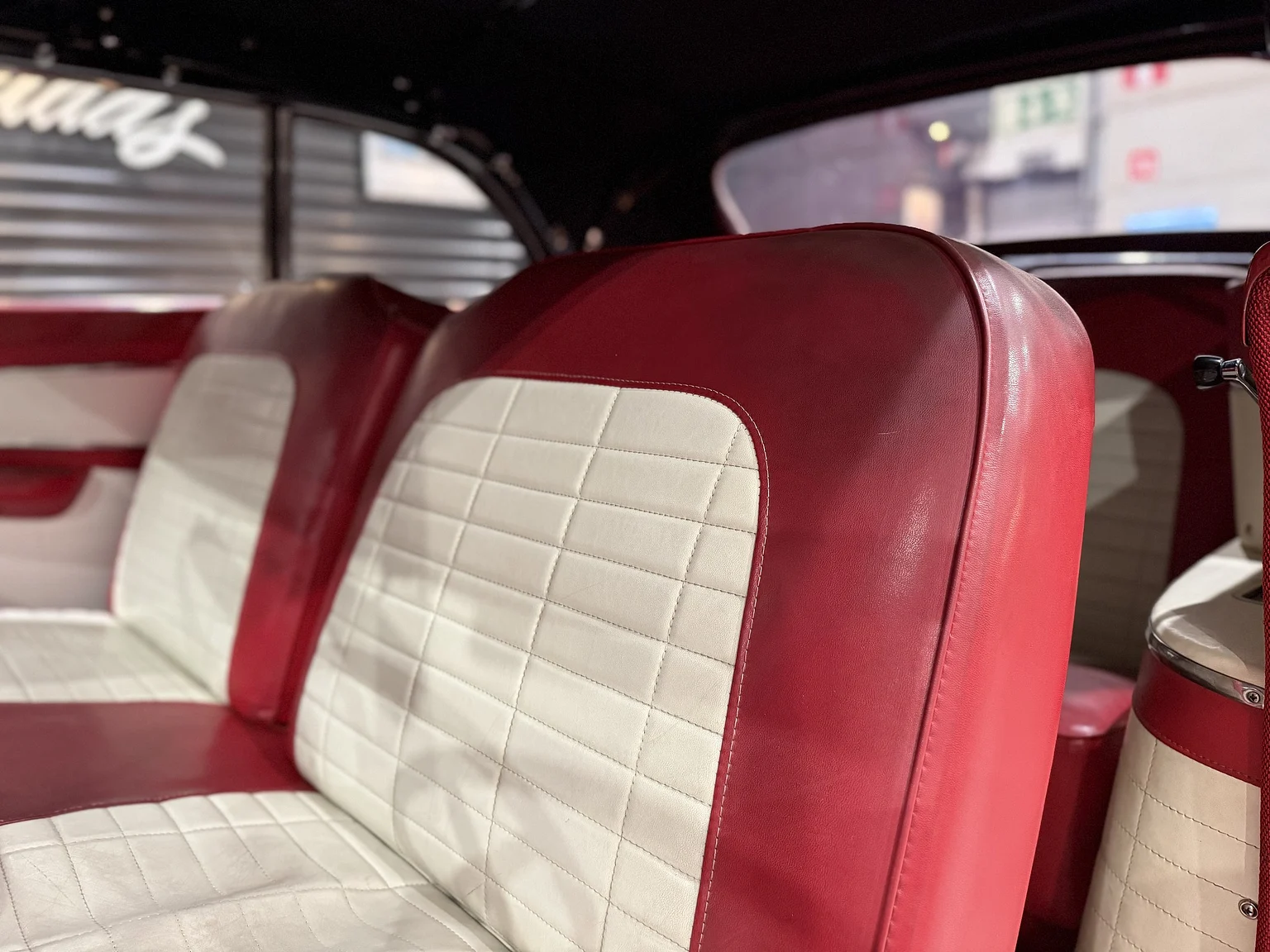 Innenraumfoto von 1956 Ford Fairlane Sunliner V8 5.1 (30)
