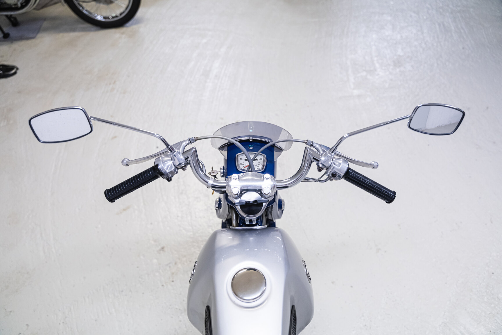 Exterior image of 1964 Honda CB92