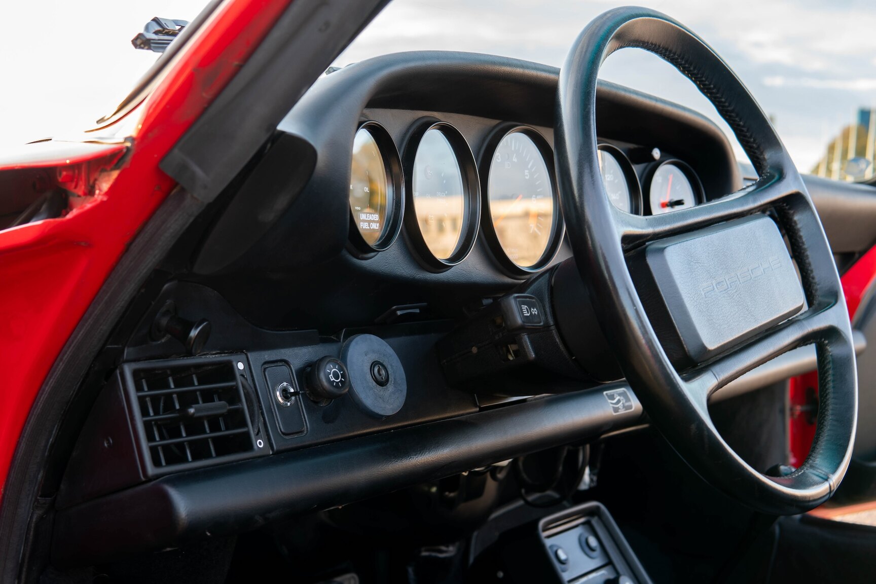 Interiörbild 1987 Porsche 911 Carrera Cab 3.2