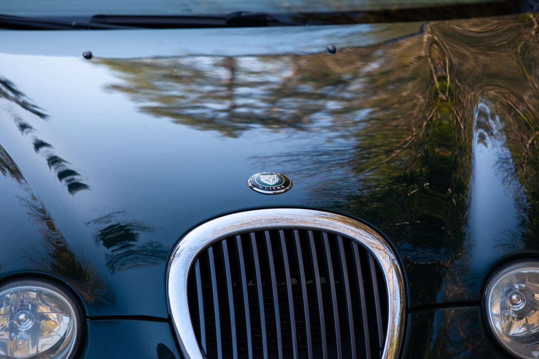 Exterior image of 1999 Jaguar S-Type V6